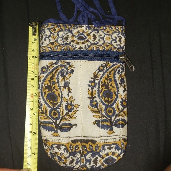NWOT- Crossbody Cotton Purse/ Cell Phone Bag. 2 Zippers. Stadium Size. - Picture 5 of 6